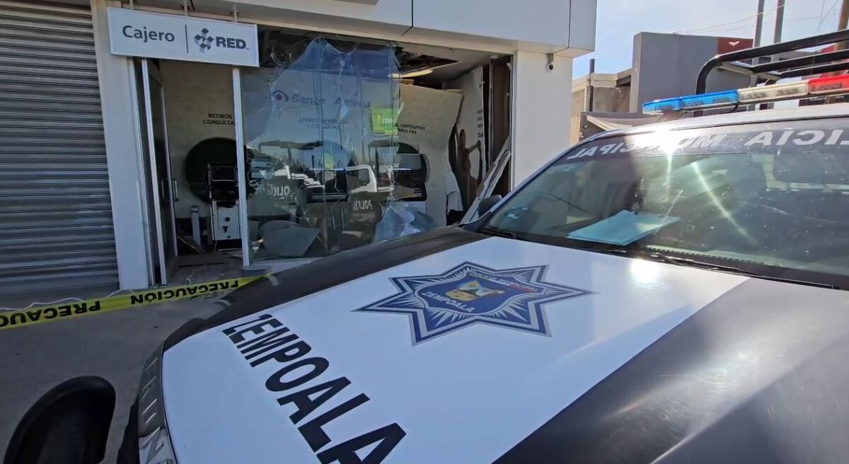 Ladrones explotan tres cajeros en Zempoala. (Guadalupe Trejo)