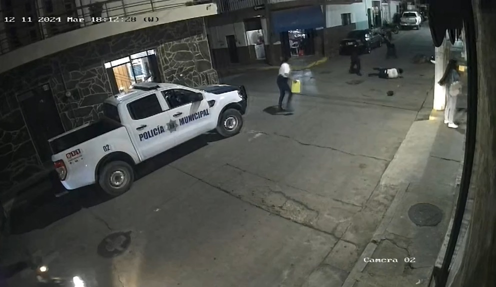 Momentos después de que el agente fuera atropellado. (Especial)