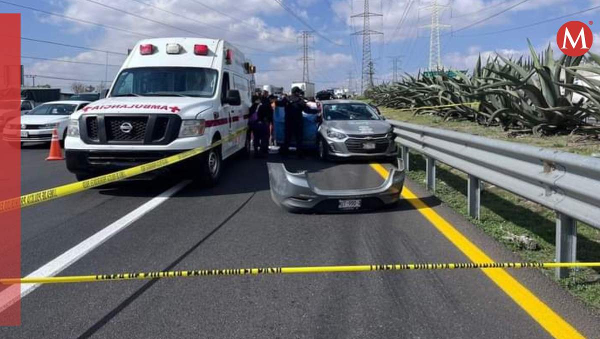 Custodio muere baleado en intento de robo de camión en Circuito Exterior Mexiquense. | Foto: Carlos Zaid