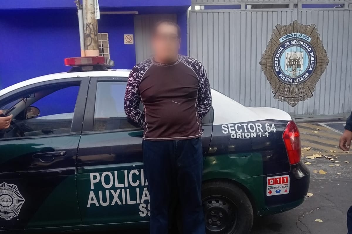 El hombre fue retenido por vecinos de la zona.