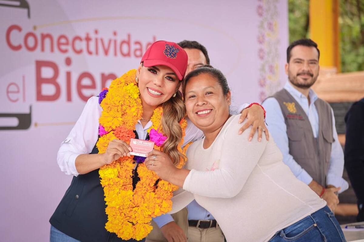 Evelyn Salgado inició la entrega de tarjetas SIM (foto: especial)