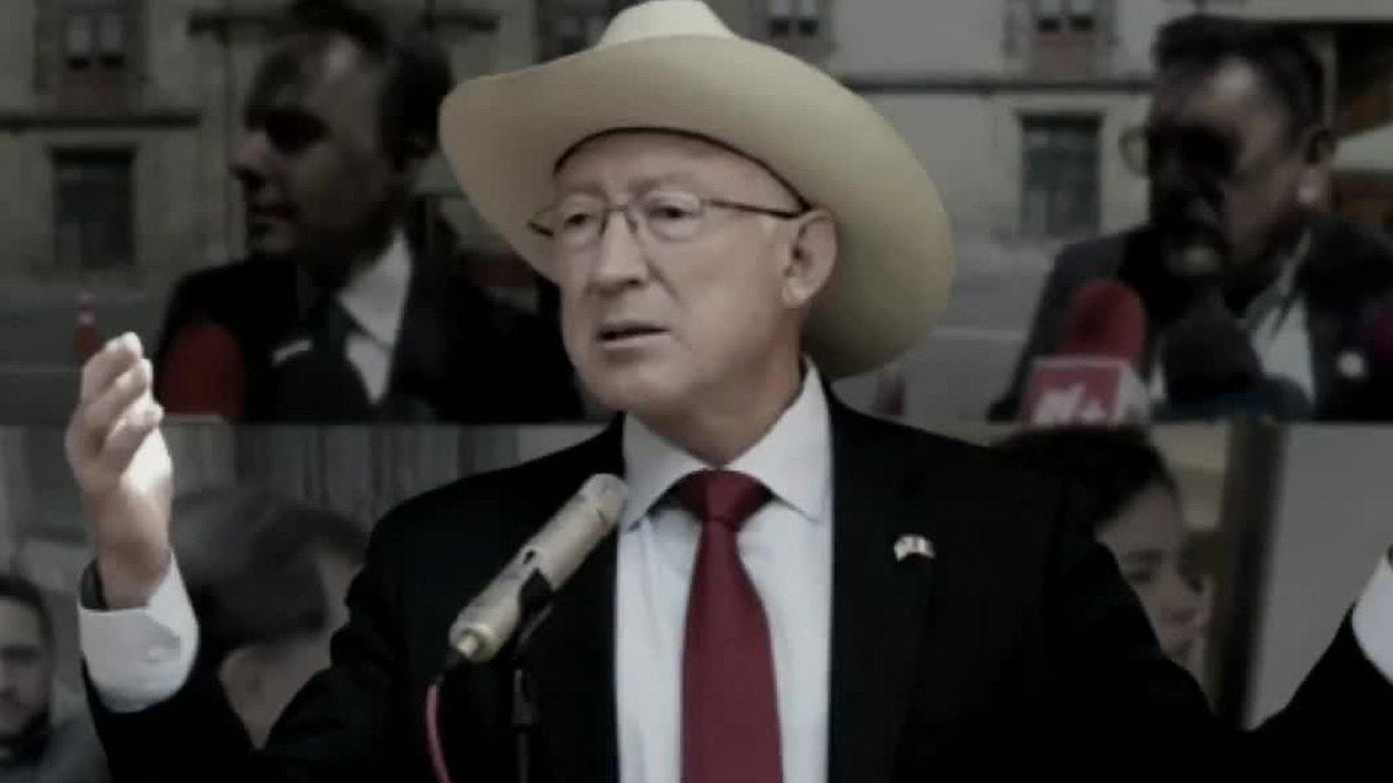 Morenistas responden a las declaraciones de Ken Salazar sobre la estrategia de 'abrazos, no balazos'
