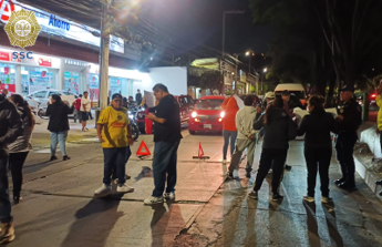 Vecinos exigen reparación de baches tras accidentes. (Foto: @OVIALCDMX)