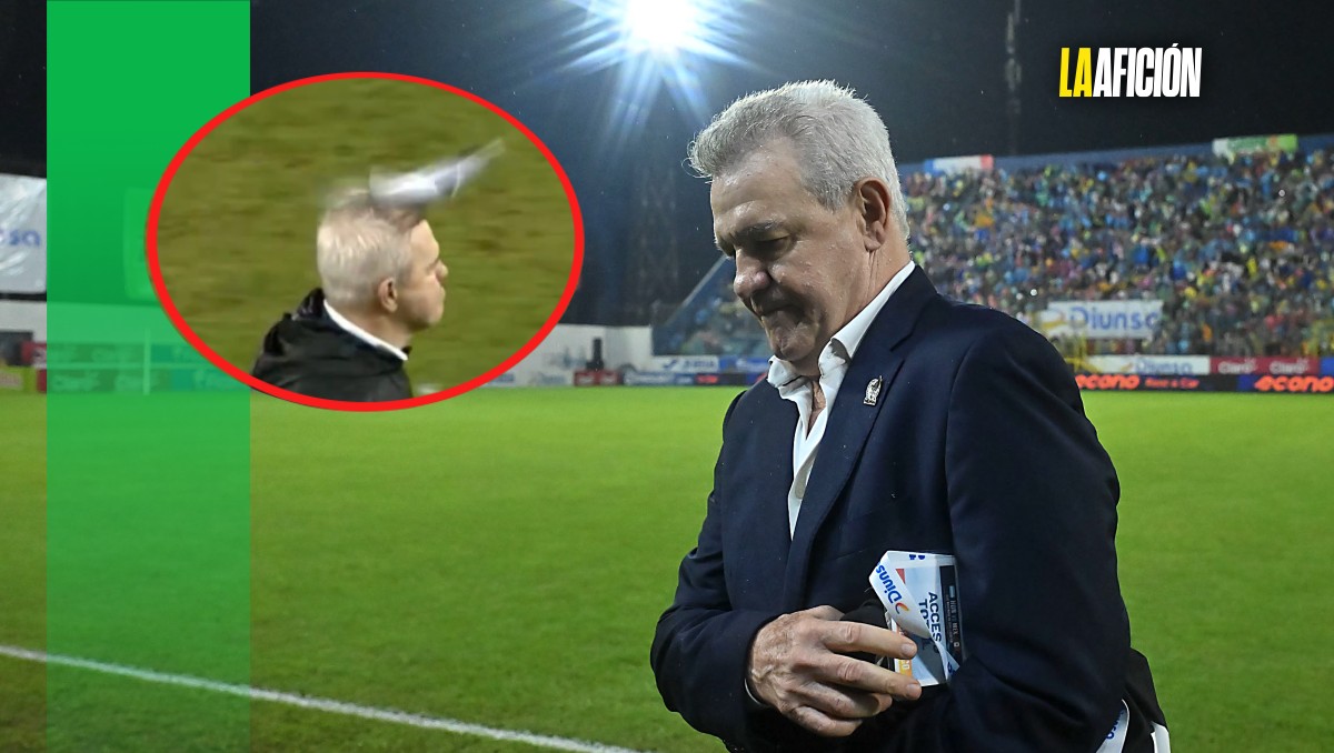 Javier Aguirre sufre herida en la cabeza por objetivo lanzado por el público en el Honduras vs México (Imago7)