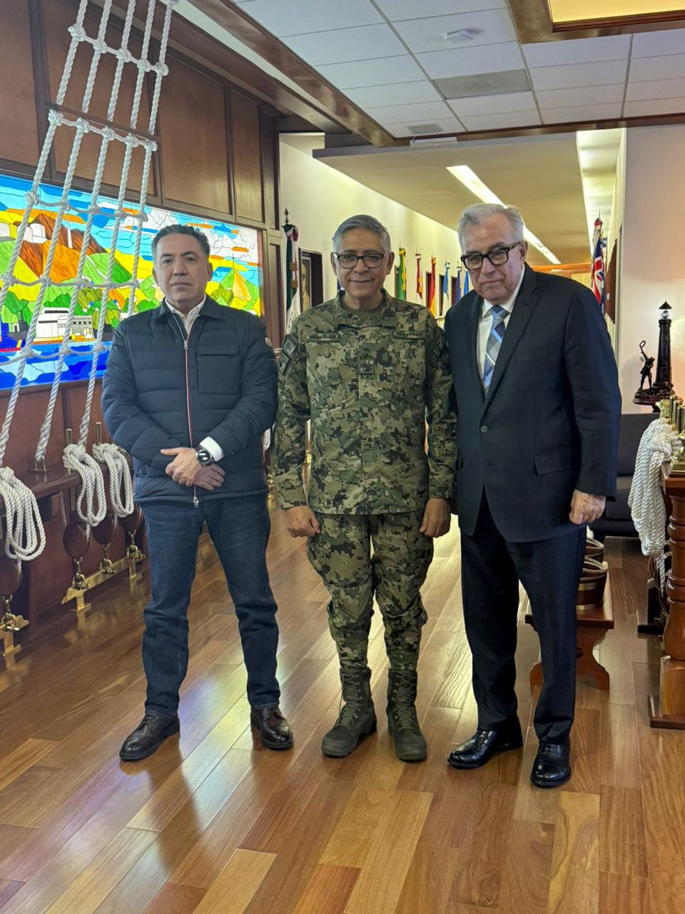 Rocha Moya, Raymundo Pedro Morales y Enrique Inzunza Cázarez en reunión por estrategia de seguridad (foto: especial)