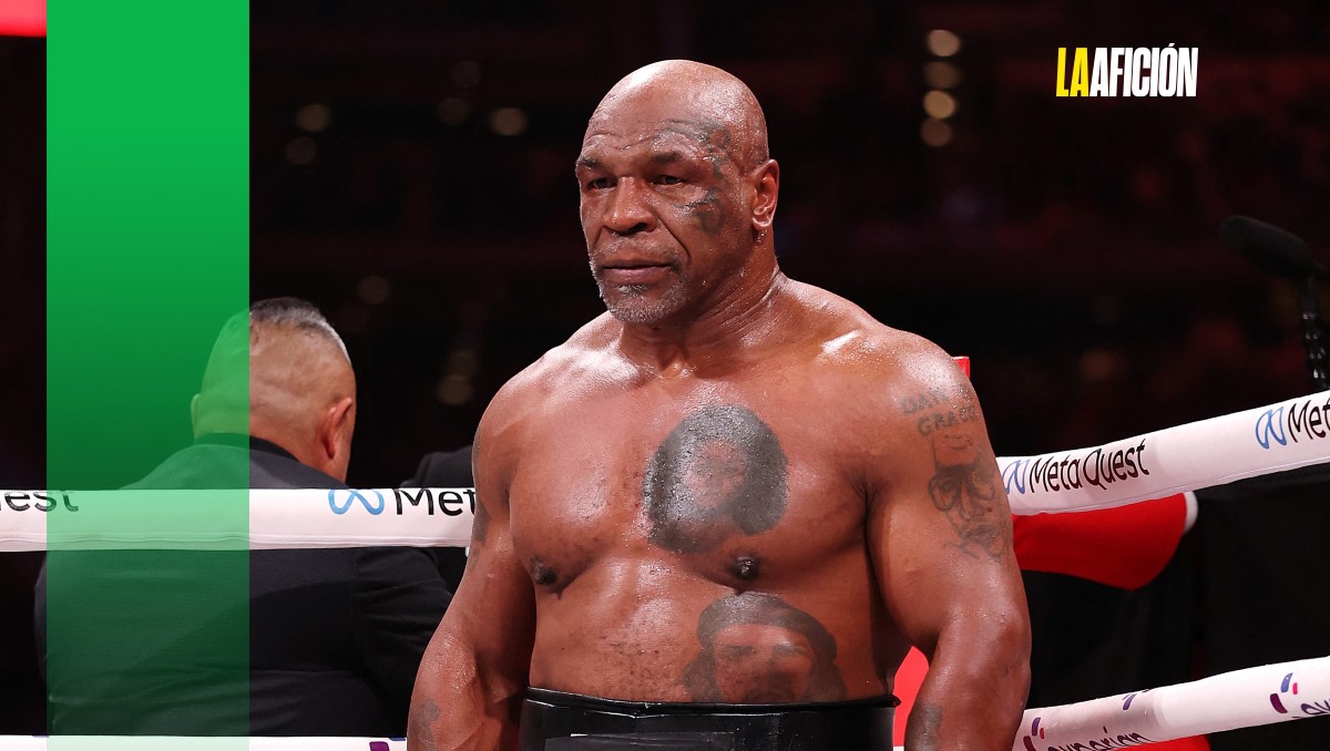 Mike Tyson explica por que mordía su guante en pelea vs Jake Paul (AFP)