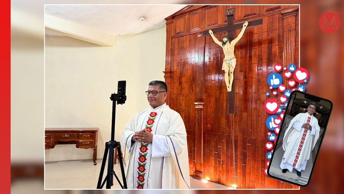 Tanto en sus transmisiones como a su teléfono celular llegan testimonios. (Mario Juárez)