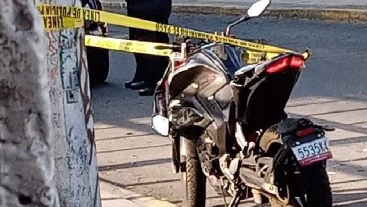 Buscan a familiares del joven que murió en un accidente de motocicleta en Nezahualcóyotl. Foto: (Especial)