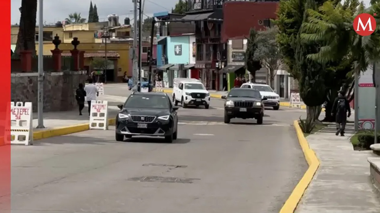 Ciudadanos de Metepec reciben compensación por daños en sus vehículos debido a baches
