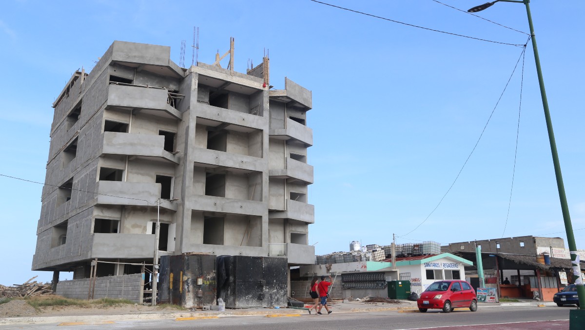 Construcciones de más de dos niveles en playa Miramar. (Yazmín Sánchez)