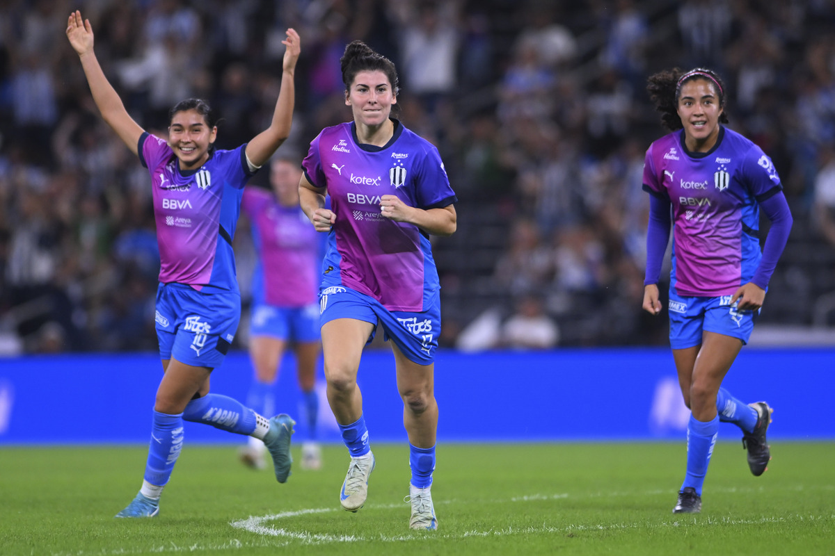 Jugadoras de Rayadas en festejo de gol ante Pachuca Femenil (Imago7)