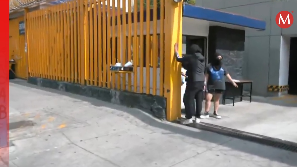 Los estudiantes bloquearon los accesos peatonales y vehiculares al plantel. | Especial