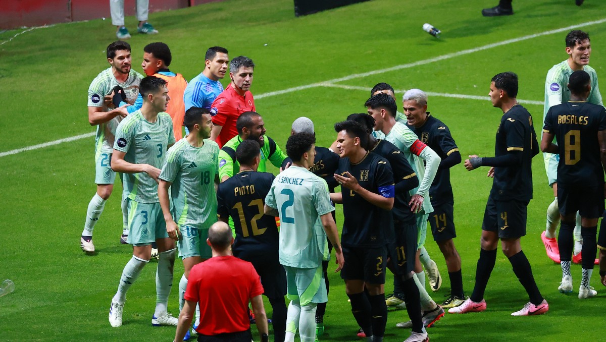Jugadores de México y Honduras arman conato de bronca (Imago7)