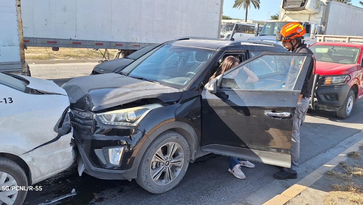El  accidente provocó intensa carga vehicular sobre la carretera Colombia. Foto: Ángel Mercado