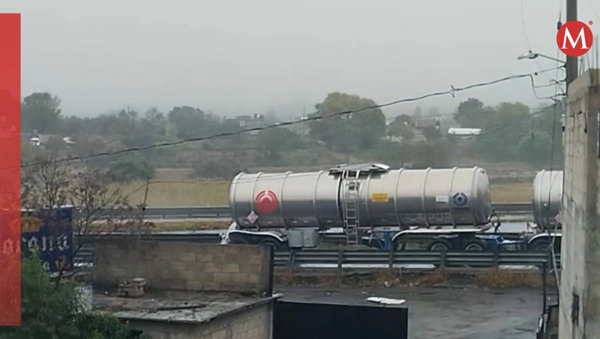 Caos en la México-Querétaro; tráiler impacta varios vehículos y bloquea la autopista. Especial