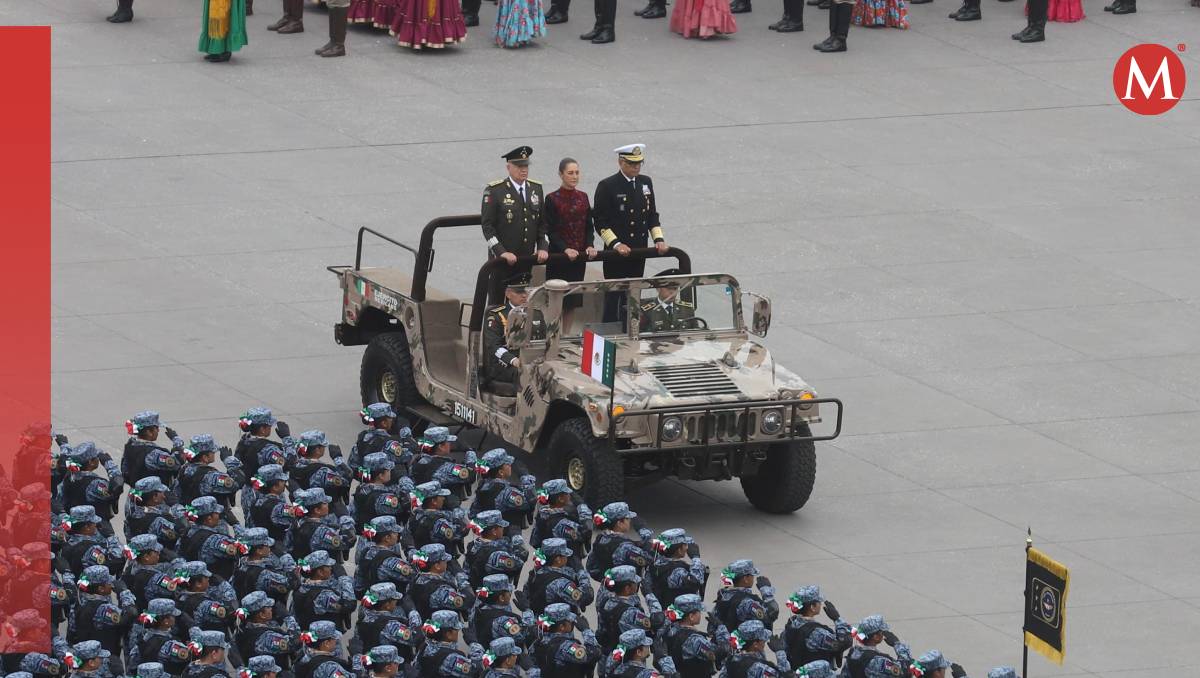 La comandanta suprema de las Fuerzas Armadas en la Plaza de la Constitución (Foto: Jorge Carballo)