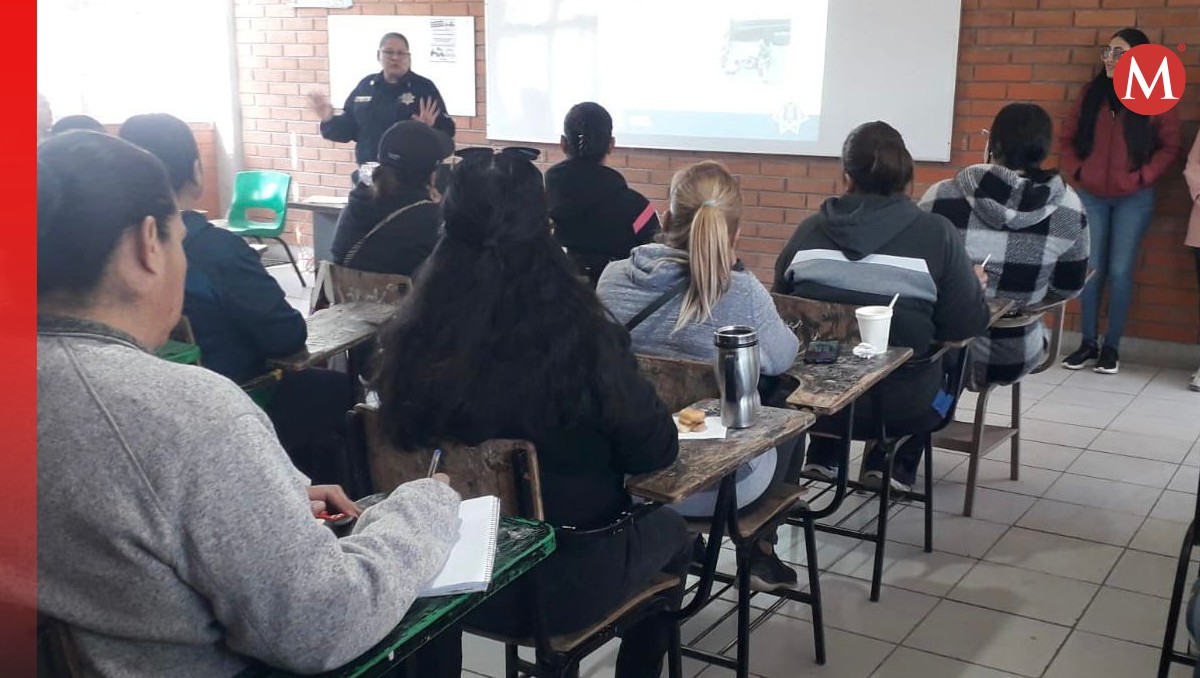 Charlas con los padres de familia en los planteles educativos (Especial)