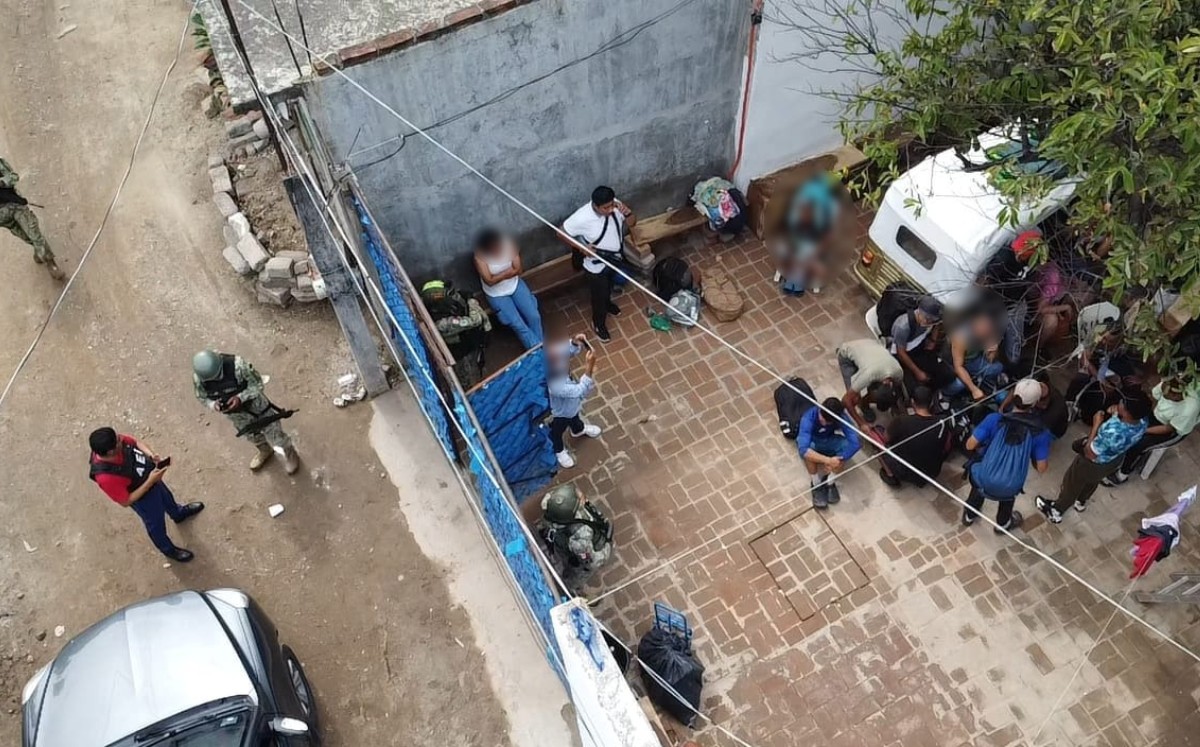 Fuerzas de seguridad realizan rescate masivo de migrantes en Oaxaca; detienen a cuatro personas | Foto: @FISCALIA_GobOax