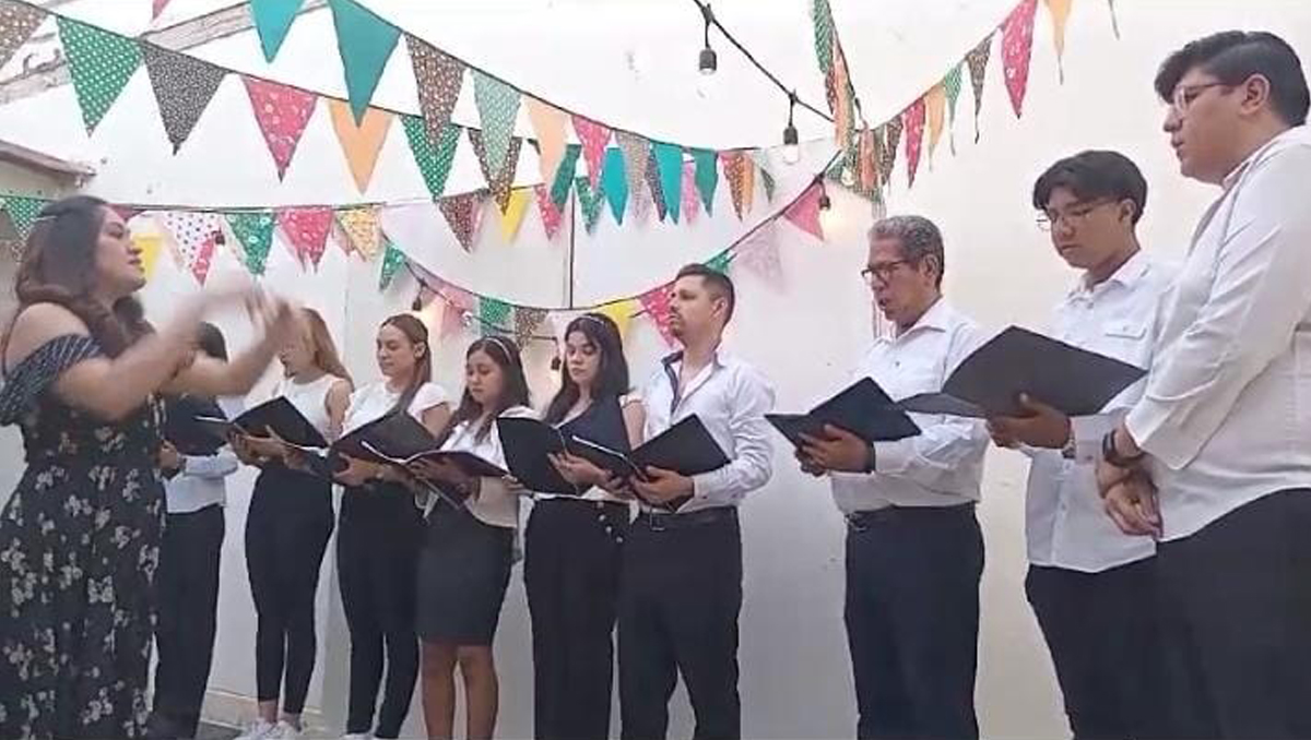 Alma Cristina Gutiérrez Chávez, coordinadora de canto y directora de coro. (cortesía)