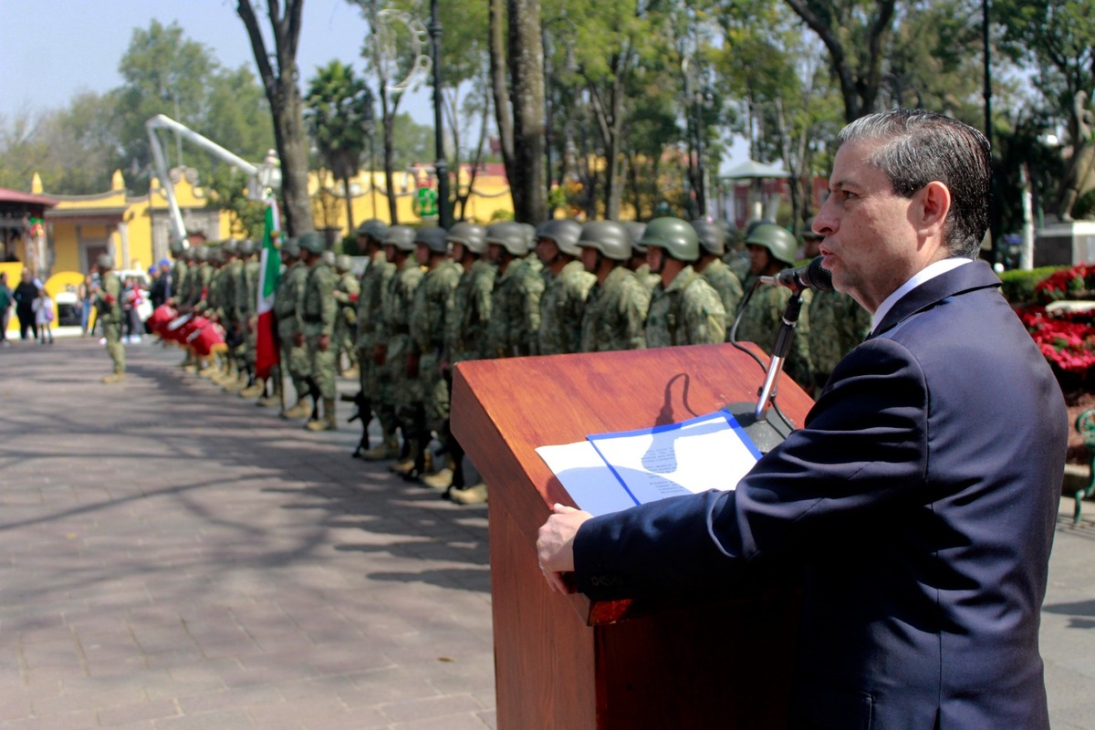 Giovani Gutiérrez inaugura exposición sobre las Fuerzas Armadas (foto: especial)