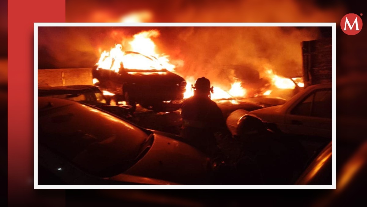 Yonke en León registra incendio en más de 60 autos | Leones de fuego