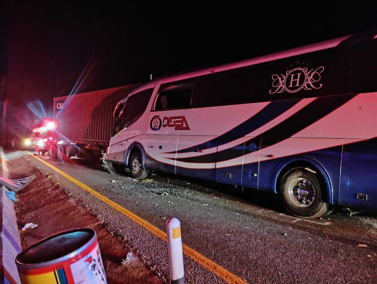 El accidente sucedió en el kilómetro 138 de la carretera libre Zacatecas-Lagos de Moreno. (Cortesía)