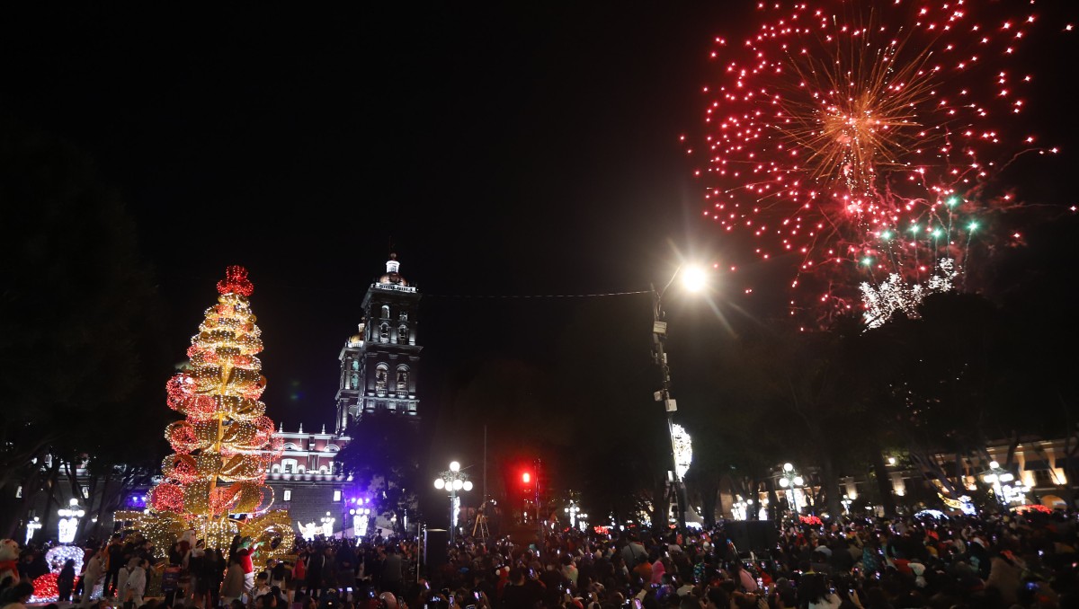 Encendido de árbol de Navidad en Puebla | Agencia Es Imagen