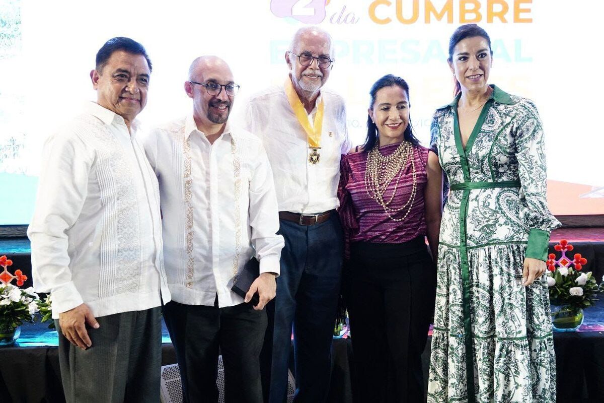 Andrés Velázquez, presidente del Congreso de Hidalgo, con el gobernador de Nayarit, Miguel Ángel Navarro . (Cortesía)