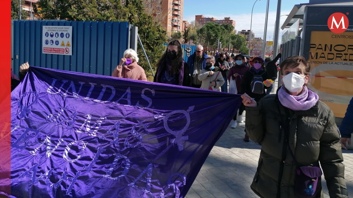 Colectivo feminista reunido para la marcha conmemorativa del Día Internacional de la Eliminación de la Violencia contra la Mujer | Especial
