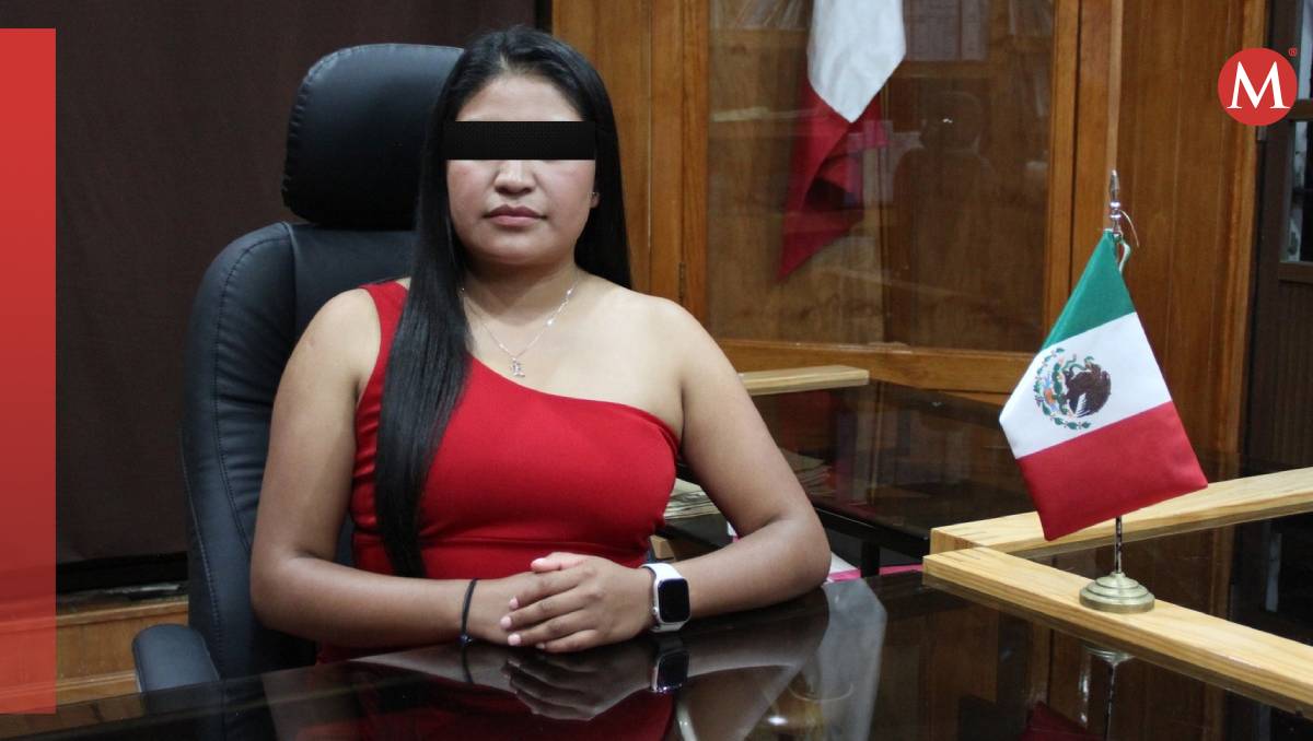 La alcaldesa María Elena Martínez Robles en su despacho en Amanalco (Especial)