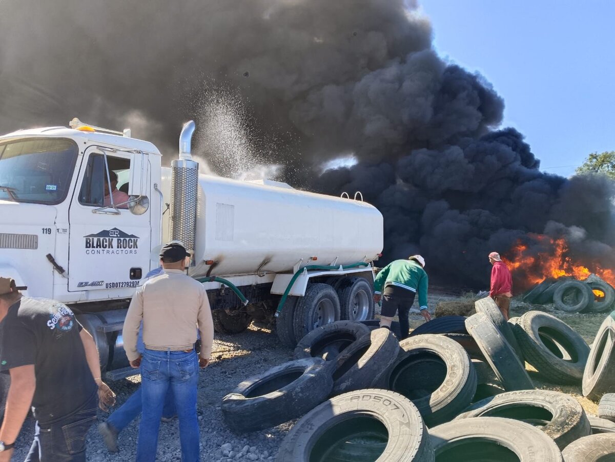 Bomberos sofocan las llamas en predio de Mineral de la Reforma, Hidalgo