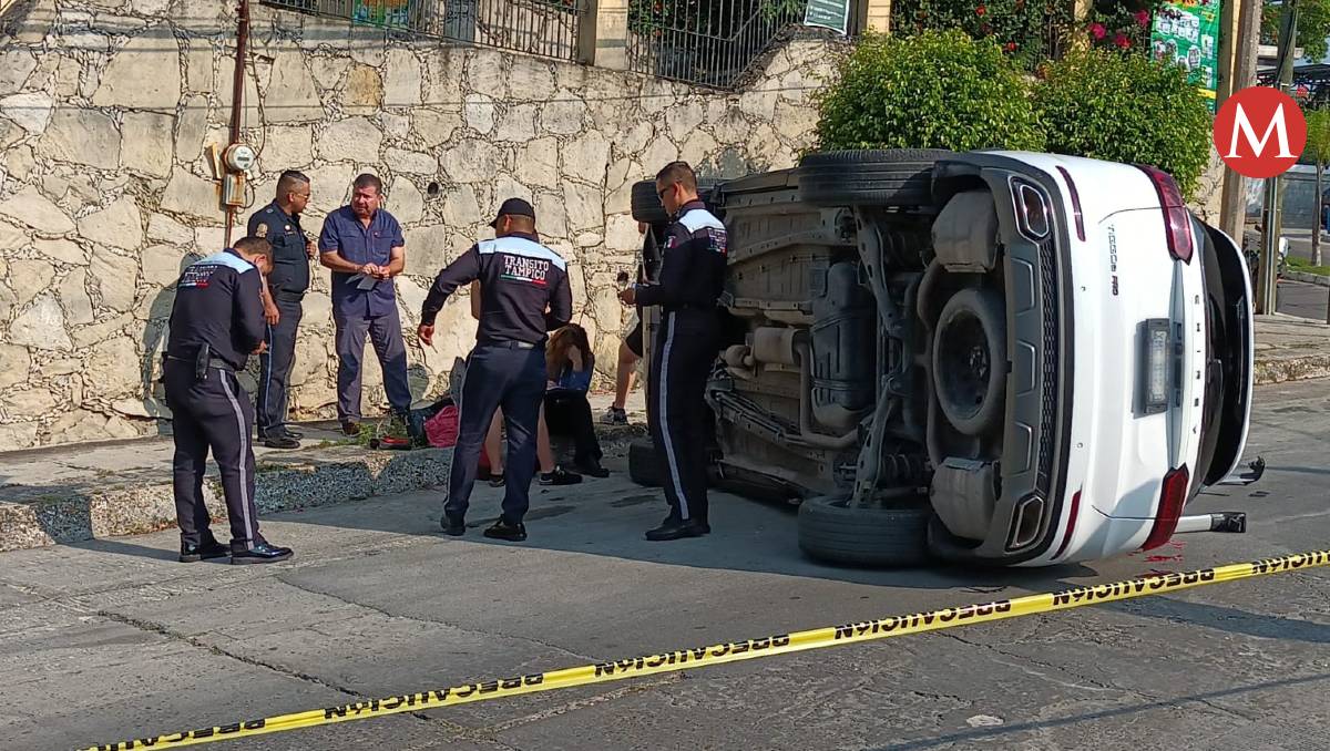 Volcaduras de autos en Tampico. (Jesús Alberto García)