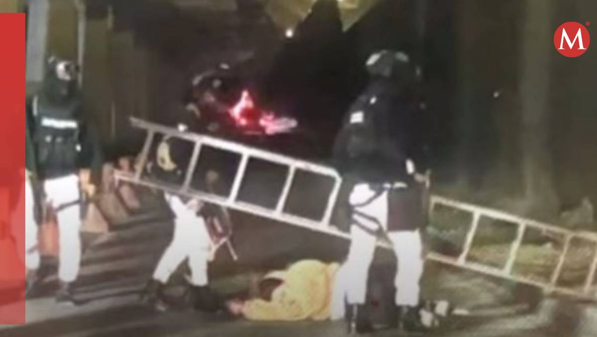 Un video captó el momento en el que migrantes sufrieron un accidente en muro fronterizo de Tijuana (Captura de pantalla)