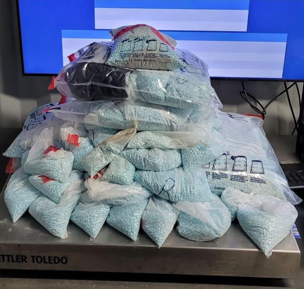 Los agentes federales realizaban inspecciones en el puerto fronterizo. (Foto: especial)