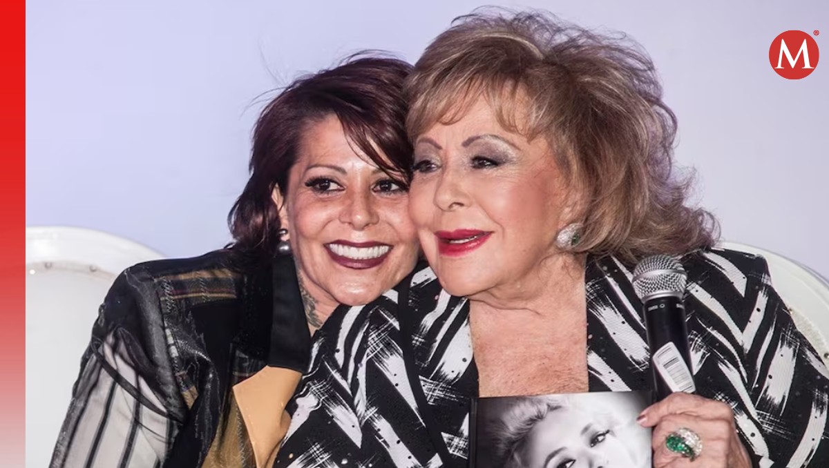 Alejandra Guzmán y Silvia Pinal compartiendo un momento madre e hija.