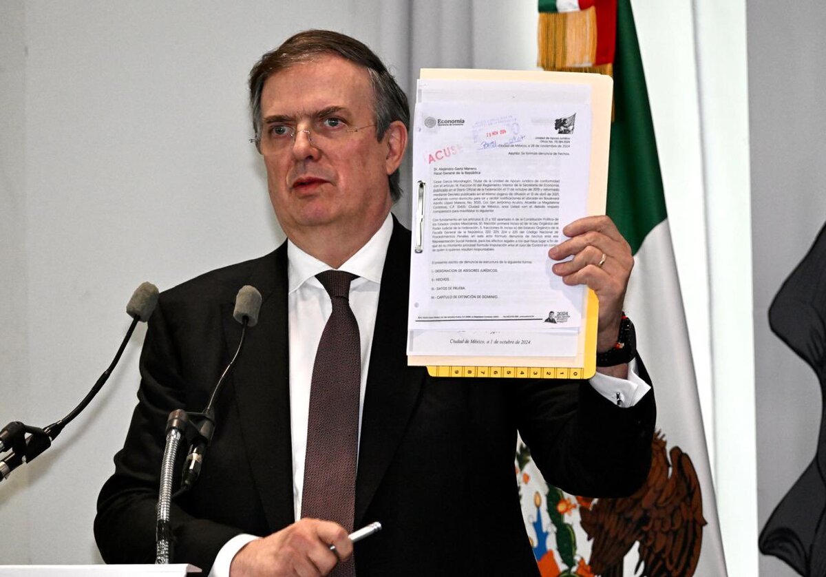 Ebrard presentó los resultados del operativo al combate de mercancía ilegal en el país. | X