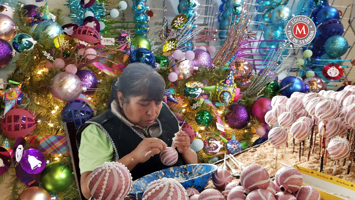 Para lograr los minuciosos detalles que requiere la decoración de esferas, las artesanas tienen que ser muy pacientes y hacer uso de todas habilidades