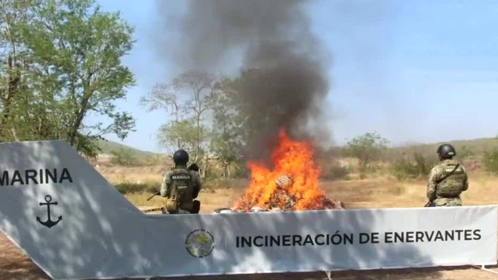 Marina y FGR incineran tonelada y media de droga decomisada en Manzanillo, Colima