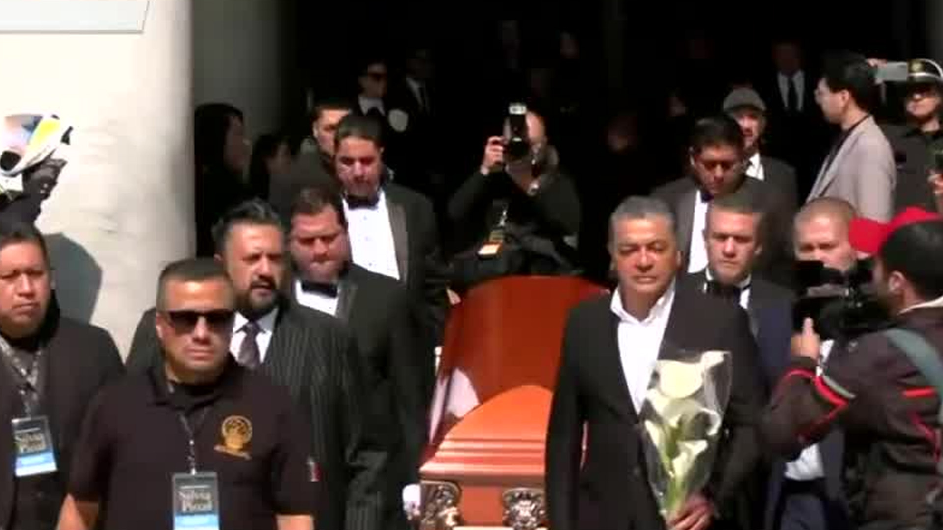 Un minuto de aplausos, Mariachi y Las Golondrinas: Concluye homenaje fúnebre de Silvia Pinal