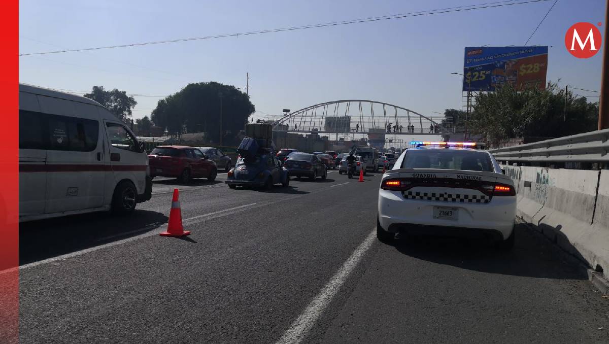 Autoridades acordonaron la zona del accidente en la autopista México-Pachuca. Foto: (Especial)