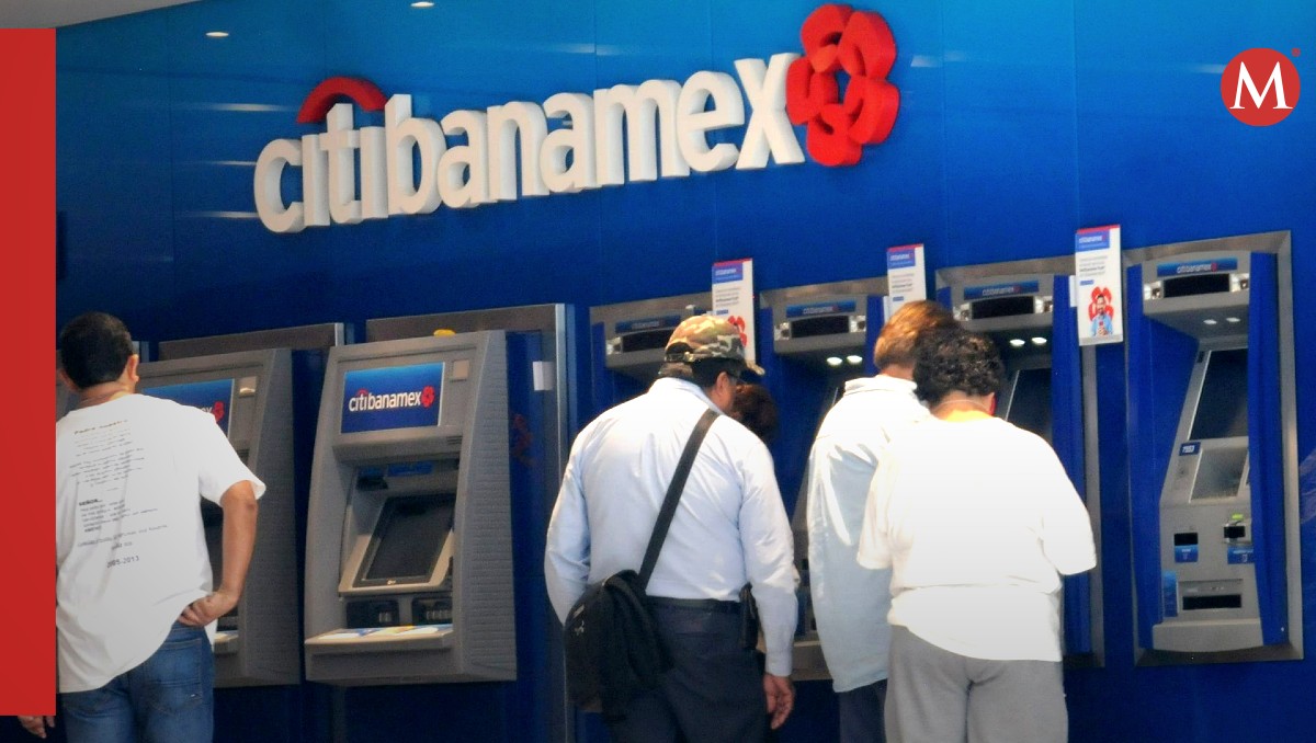 Clientes de Citibanamex utilizan los cajeros automáticos de una sucursal. | Cuartoscuro (para FIDELIZACIÓN)