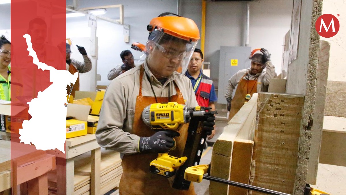 Trabajadores en industrias maquiladoras de Tamaulipas.