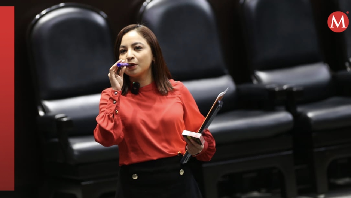 La diputada de Movimiento Ciudadano, Iraís Reyes, usó un vapeador para posicionarse en contra. | Ariana Pérez