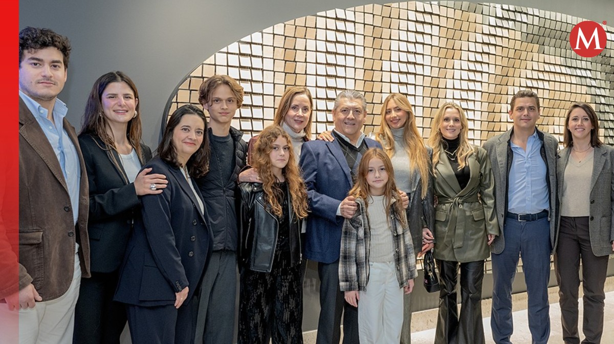 José Antonio Fernández Carbajal y su familia. Foto: Especial