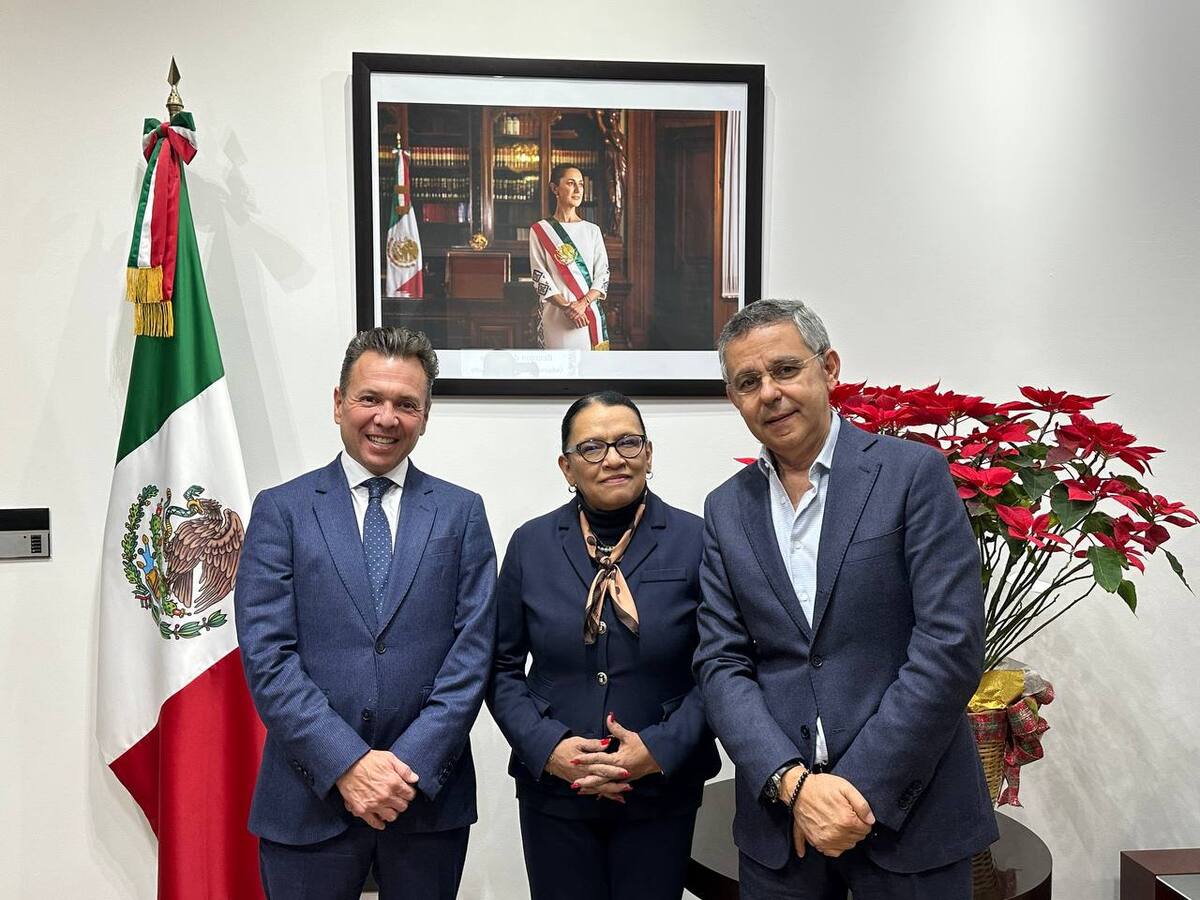 Pablo Lemus compartió una foto junto a Rosa Icela Rodríguez y el César Yáñez. (Especial)