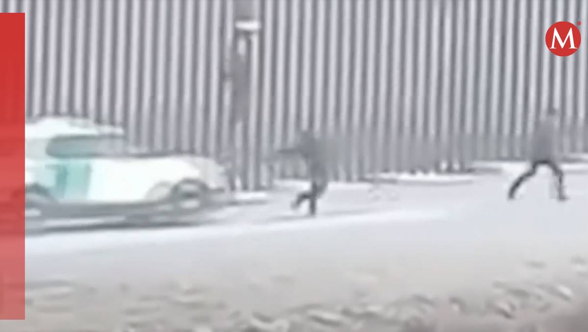 El momento exacto en el que una unidad de la Patrulla Fronteriza arrolló un grupo de migrantes quedó grabado en video (Captura de pantalla)