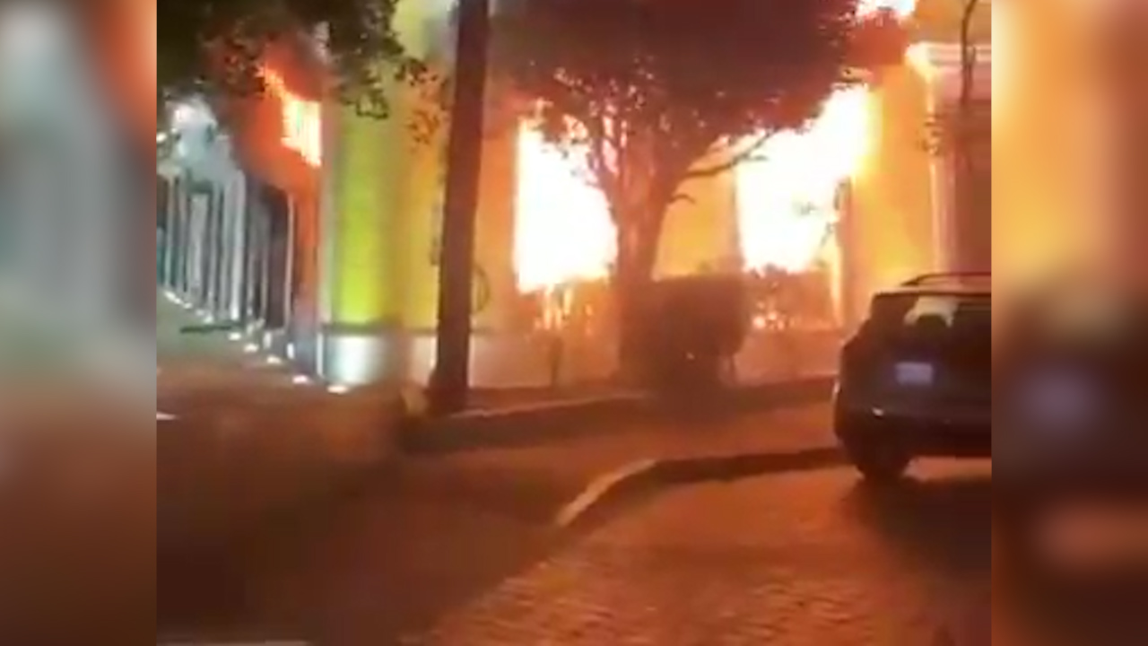 Se incendia Museo de Arte de Mazatlán tras accidente en trabajos de fumigación