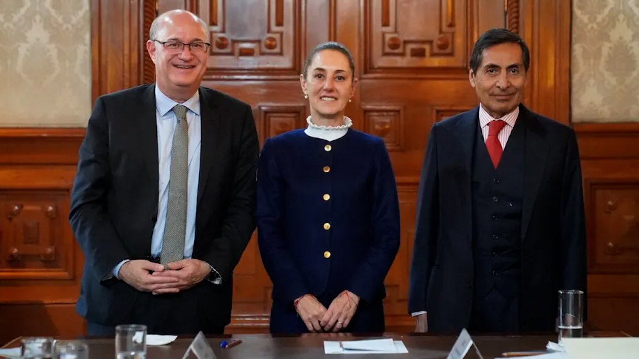 Sheinbaum recibe al presidente del BID en Palacio Nacional