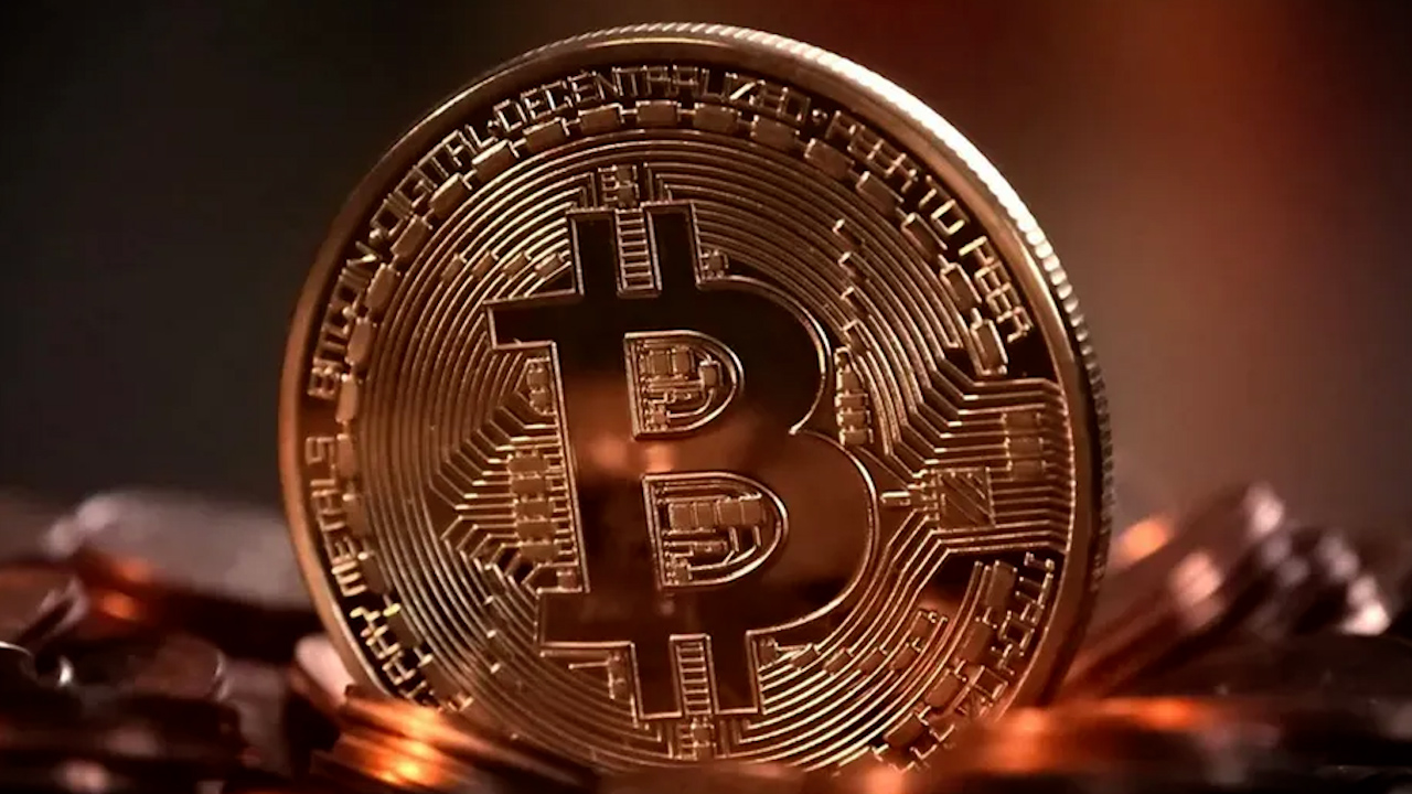 Bitcoin rebasa los 100 mil dólares por primera vez