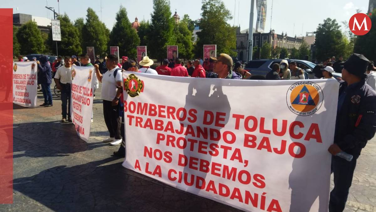 De nueva cuenta bomberos de Toluca exigen pagos pendientes. | Foto: Alondra Ávila
